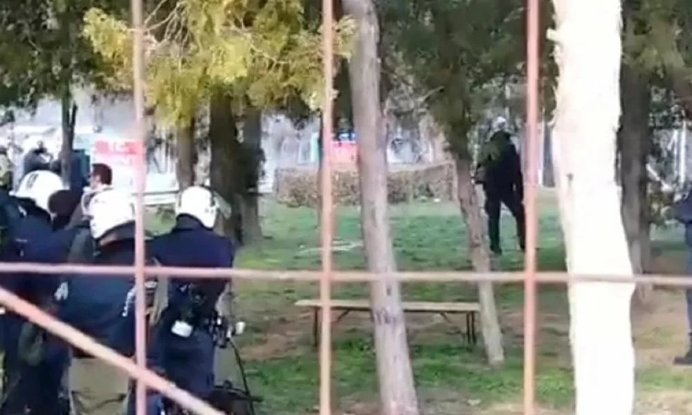 Έβρος: Άγρια επεισόδια με τους μετανάστες - Πετροπόλεμος και δακρυγόνα - Βίντεο